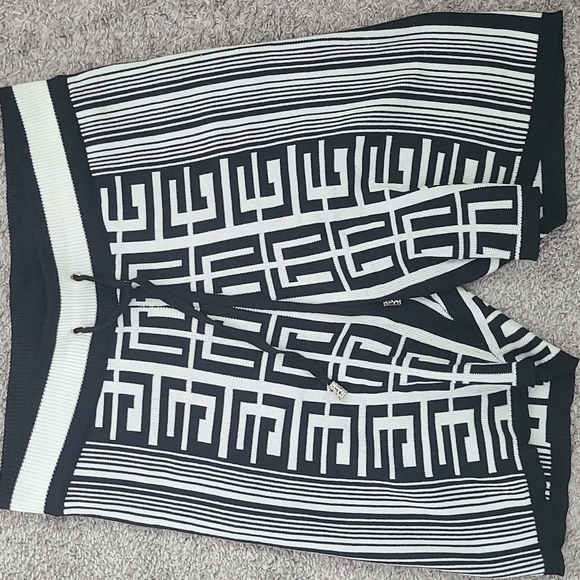 Two piece set - Picture 4 of 5